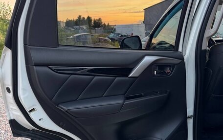 Mitsubishi Pajero Sport III рестайлинг, 2017 год, 3 800 000 рублей, 14 фотография