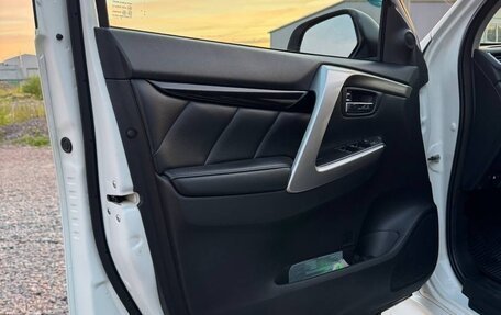 Mitsubishi Pajero Sport III рестайлинг, 2017 год, 3 800 000 рублей, 11 фотография