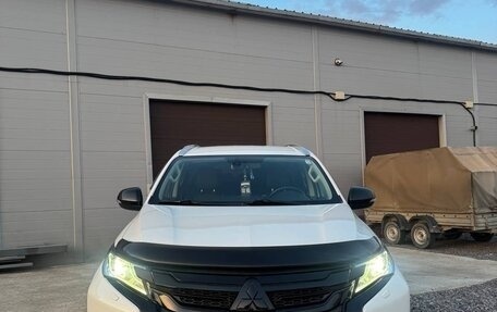 Mitsubishi Pajero Sport III рестайлинг, 2017 год, 3 800 000 рублей, 5 фотография
