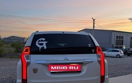 Mitsubishi Pajero Sport III рестайлинг, 2017 год, 3 800 000 рублей, 2 фотография