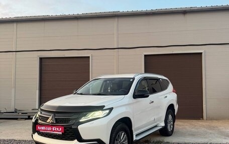 Mitsubishi Pajero Sport III рестайлинг, 2017 год, 3 800 000 рублей, 9 фотография