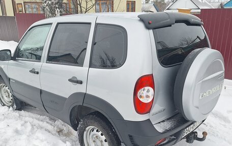 Chevrolet Niva I рестайлинг, 2018 год, 700 000 рублей, 3 фотография
