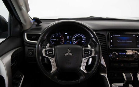 Mitsubishi Pajero Sport III рестайлинг, 2018 год, 3 199 000 рублей, 11 фотография