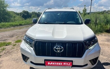 Toyota Land Cruiser Prado 150 рестайлинг 2, 2021 год, 6 400 000 рублей, 1 фотография
