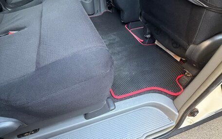 Toyota Noah III, 2004 год, 850 000 рублей, 9 фотография