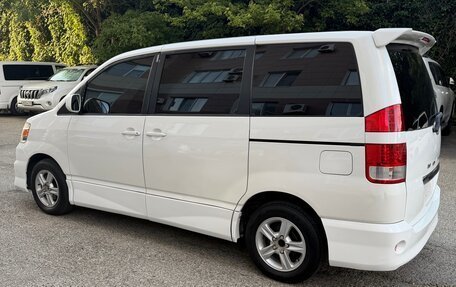 Toyota Noah III, 2004 год, 850 000 рублей, 4 фотография