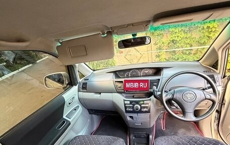 Toyota Noah III, 2004 год, 850 000 рублей, 10 фотография