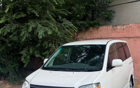 Toyota Noah III, 2004 год, 850 000 рублей, 14 фотография