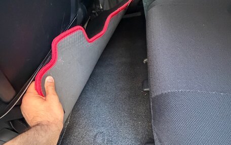 Toyota Noah III, 2004 год, 850 000 рублей, 22 фотография