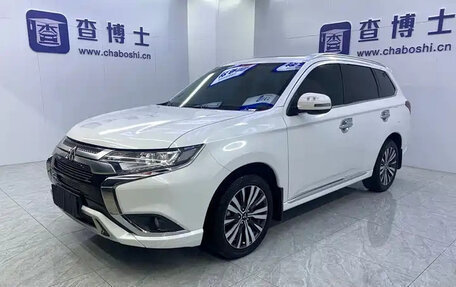 Mitsubishi Outlander III рестайлинг 3, 2021 год, 1 950 666 рублей, 3 фотография