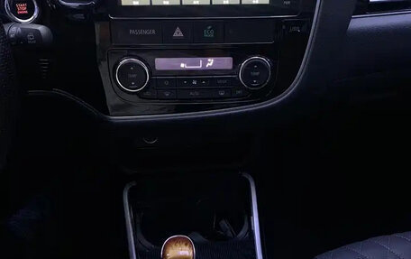 Mitsubishi Outlander III рестайлинг 3, 2021 год, 1 950 666 рублей, 11 фотография