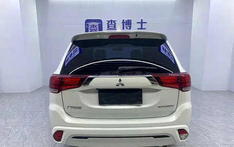 Mitsubishi Outlander III рестайлинг 3, 2021 год, 1 950 666 рублей, 5 фотография