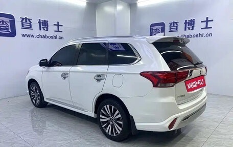 Mitsubishi Outlander III рестайлинг 3, 2021 год, 1 950 666 рублей, 4 фотография