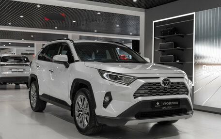 Toyota RAV4, 2020 год, 3 160 000 рублей, 2 фотография