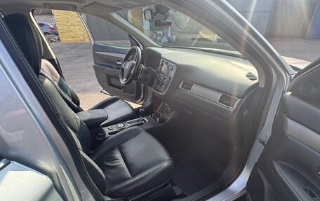 Mitsubishi Outlander III рестайлинг 3, 2014 год, 2 450 000 рублей, 9 фотография