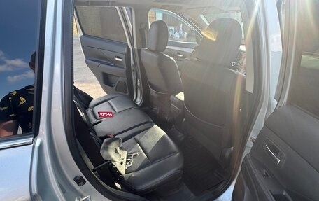 Mitsubishi Outlander III рестайлинг 3, 2014 год, 2 450 000 рублей, 8 фотография