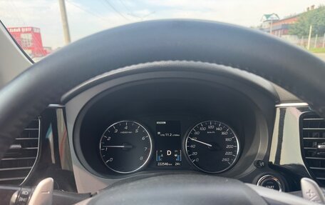 Mitsubishi Outlander III рестайлинг 3, 2014 год, 2 450 000 рублей, 27 фотография