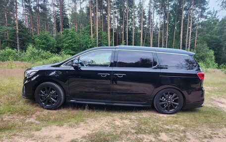 KIA Carnival III, 2018 год, 2 930 000 рублей, 2 фотография