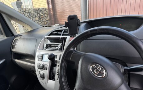 Toyota Ractis I, 2009 год, 720 000 рублей, 6 фотография