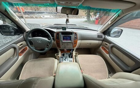 Toyota Land Cruiser 100 рестайлинг 2, 2003 год, 2 280 000 рублей, 5 фотография