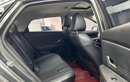 Hyundai Elantra, 2023 год, 1 210 000 рублей, 19 фотография