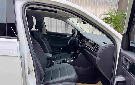 Volkswagen T-Roc I, 2023 год, 1 670 000 рублей, 7 фотография