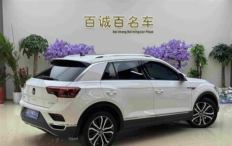 Volkswagen T-Roc I, 2023 год, 1 670 000 рублей, 3 фотография