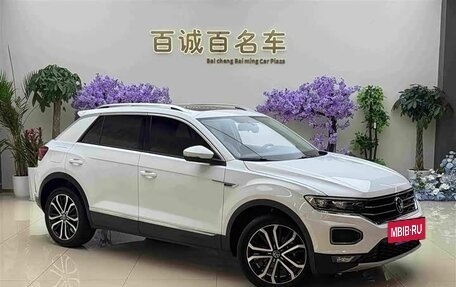 Volkswagen T-Roc I, 2023 год, 1 670 000 рублей, 2 фотография