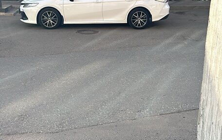 Toyota Camry, 2022 год, 3 350 000 рублей, 1 фотография