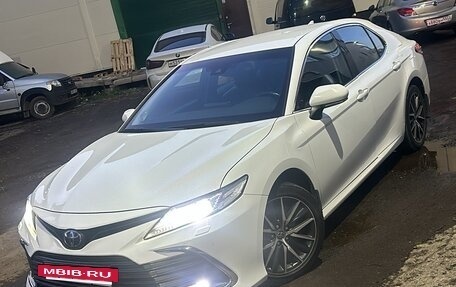 Toyota Camry, 2022 год, 3 350 000 рублей, 2 фотография