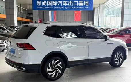 Volkswagen Tiguan II, 2023 год, 2 500 666 рублей, 5 фотография