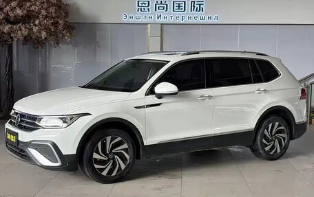 Volkswagen Tiguan II, 2023 год, 2 500 666 рублей, 3 фотография