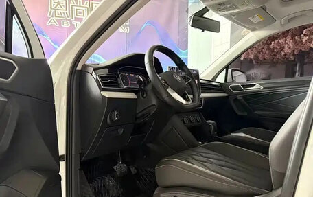 Volkswagen Tiguan II, 2023 год, 2 500 666 рублей, 9 фотография