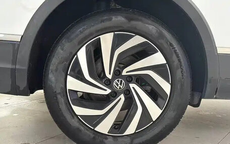 Volkswagen Tiguan II, 2023 год, 2 500 666 рублей, 16 фотография