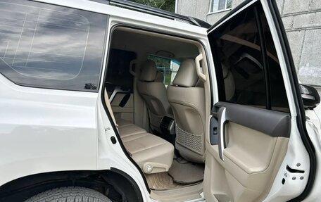 Toyota Land Cruiser Prado 150 рестайлинг 2, 2021 год, 5 800 000 рублей, 6 фотография