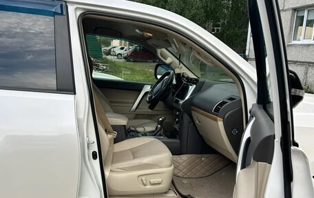 Toyota Land Cruiser Prado 150 рестайлинг 2, 2021 год, 5 800 000 рублей, 4 фотография