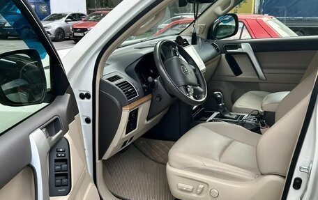 Toyota Land Cruiser Prado 150 рестайлинг 2, 2021 год, 5 800 000 рублей, 7 фотография