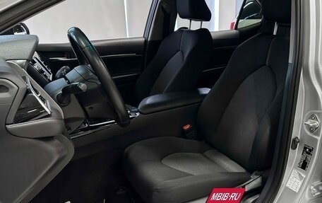 Toyota Camry, 2020 год, 2 350 000 рублей, 11 фотография