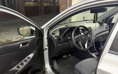 Hyundai Solaris II рестайлинг, 2016 год, 950 000 рублей, 16 фотография