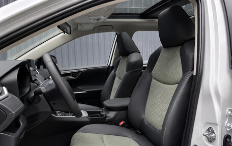 Toyota RAV4, 2025 год, 3 737 000 рублей, 22 фотография