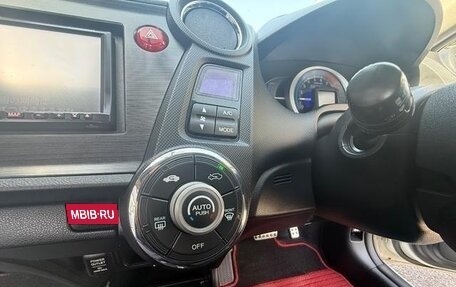 Honda Insight II рестайлинг, 2012 год, 650 000 рублей, 17 фотография