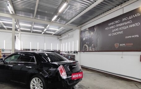 Chrysler 300C II, 2012 год, 1 750 000 рублей, 3 фотография
