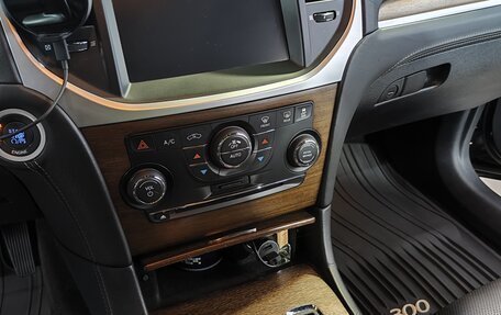 Chrysler 300C II, 2012 год, 1 750 000 рублей, 14 фотография