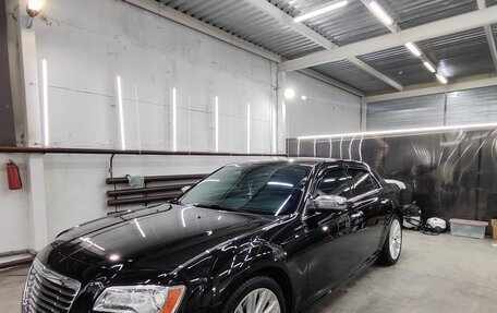 Chrysler 300C II, 2012 год, 1 750 000 рублей, 24 фотография