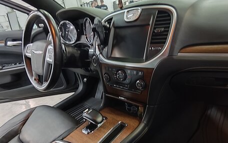 Chrysler 300C II, 2012 год, 1 750 000 рублей, 22 фотография