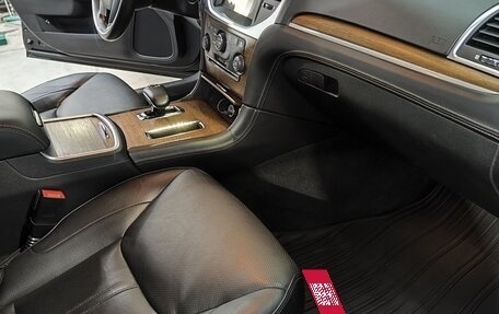Chrysler 300C II, 2012 год, 1 750 000 рублей, 18 фотография