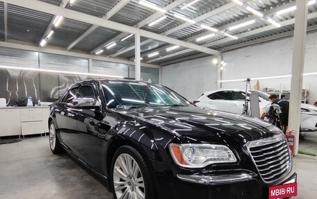 Chrysler 300C II, 2012 год, 1 750 000 рублей, 25 фотография