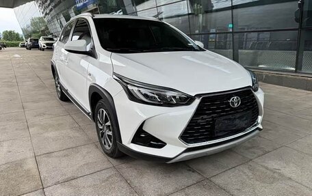 Toyota Yaris, 2022 год, 1 513 000 рублей, 2 фотография
