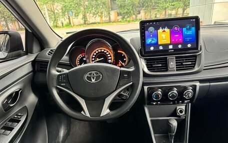 Toyota Yaris, 2022 год, 1 513 000 рублей, 10 фотография