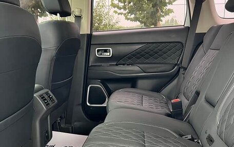 Mitsubishi Outlander III рестайлинг 3, 2021 год, 1 520 000 рублей, 7 фотография